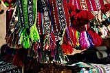 Stofftaschen auf der Insel Taquile auf dem Titicacasee, Peru